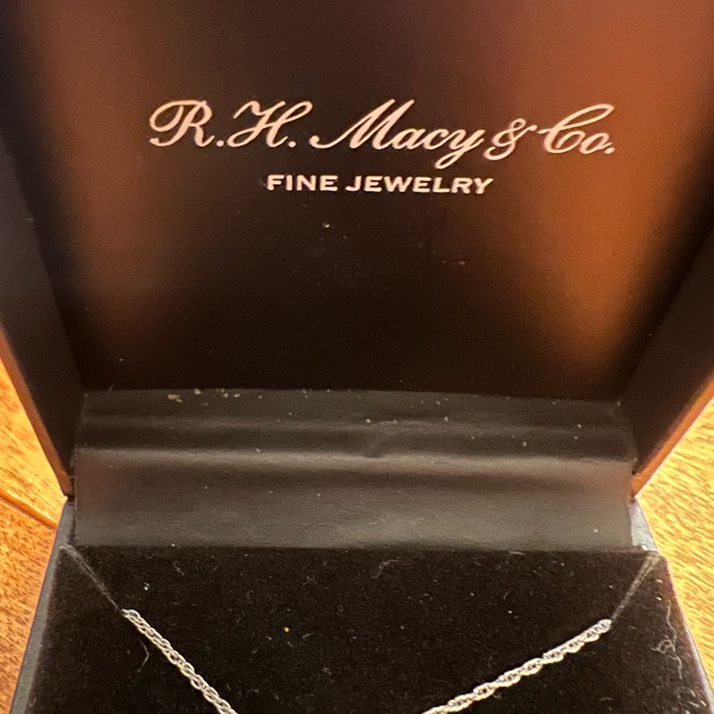 NWT R.H. Macy jade turtle necklace. Sterling silver. Original box. - Picture 11 of 12